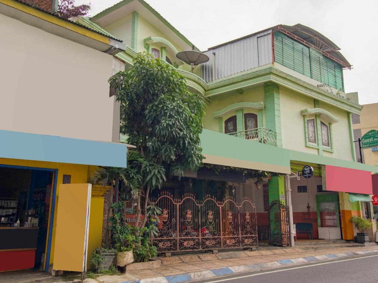 Oyo Life 3103 Opo Homestay & Kost Malang Dış mekan fotoğraf