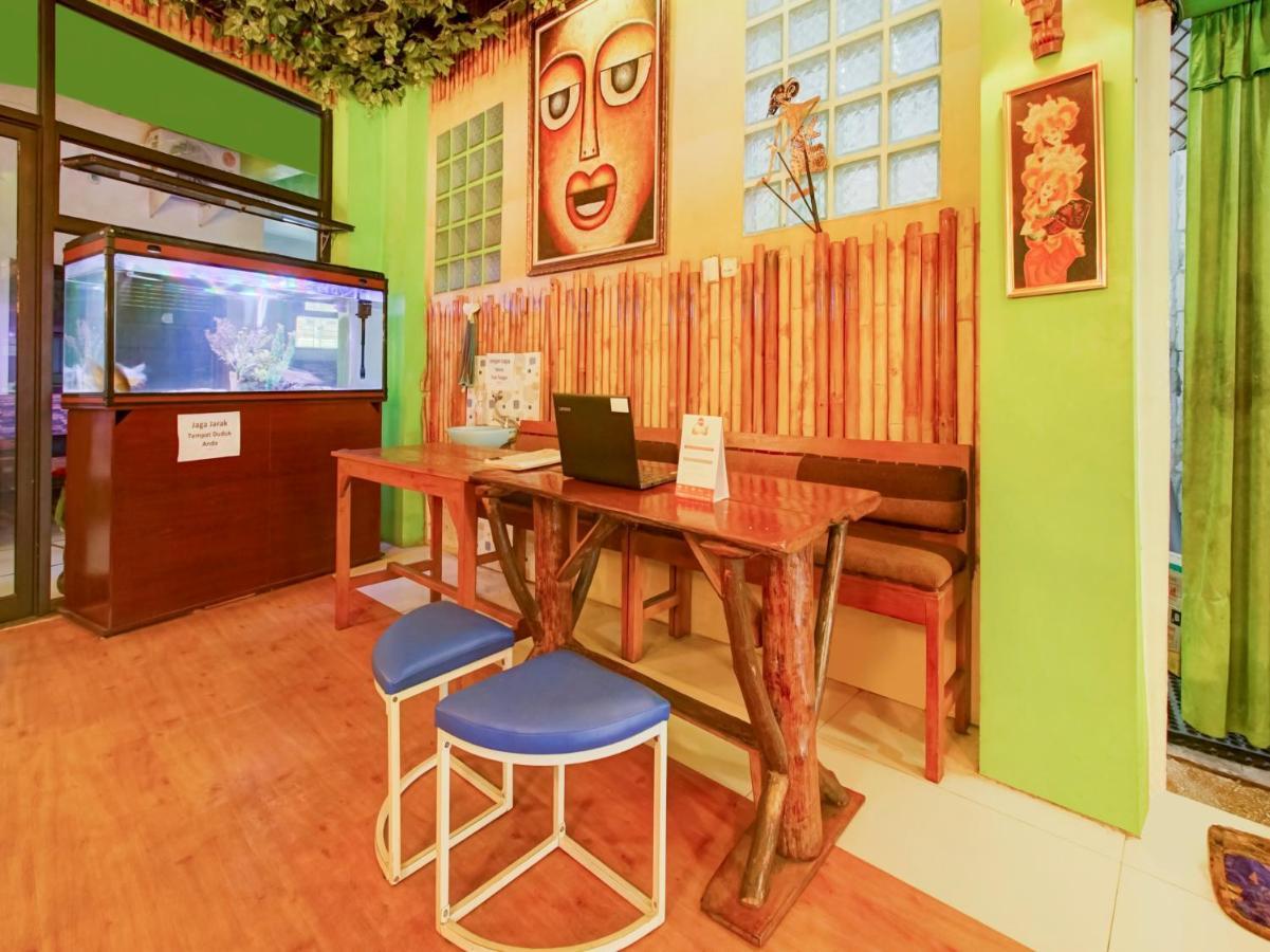 Oyo Life 3103 Opo Homestay & Kost Malang Dış mekan fotoğraf