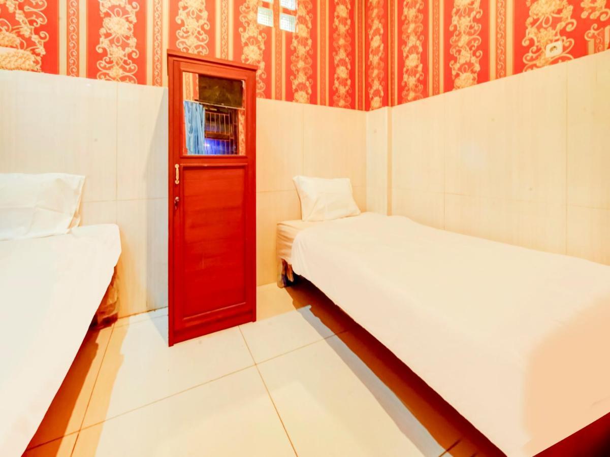 Oyo Life 3103 Opo Homestay & Kost Malang Dış mekan fotoğraf