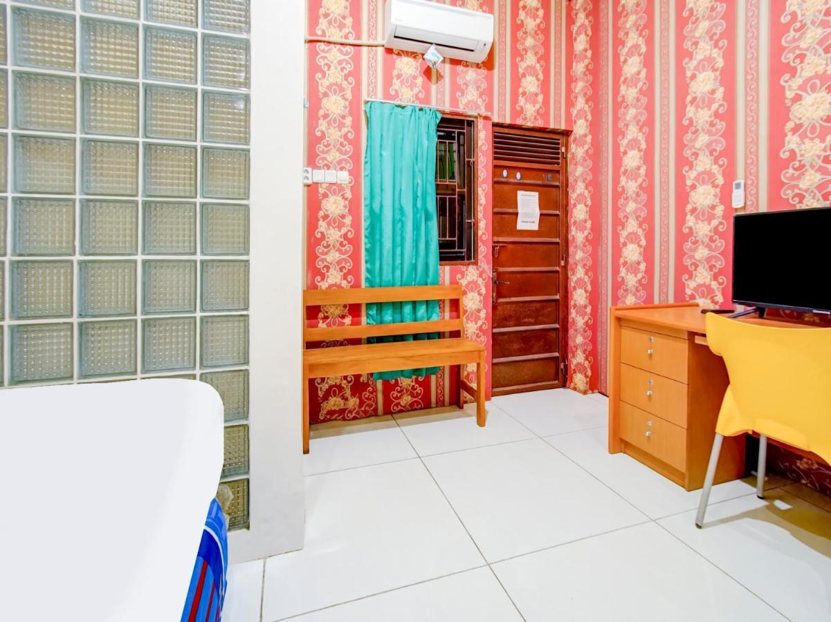 Oyo Life 3103 Opo Homestay & Kost Malang Dış mekan fotoğraf