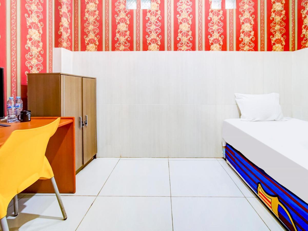 Oyo Life 3103 Opo Homestay & Kost Malang Dış mekan fotoğraf