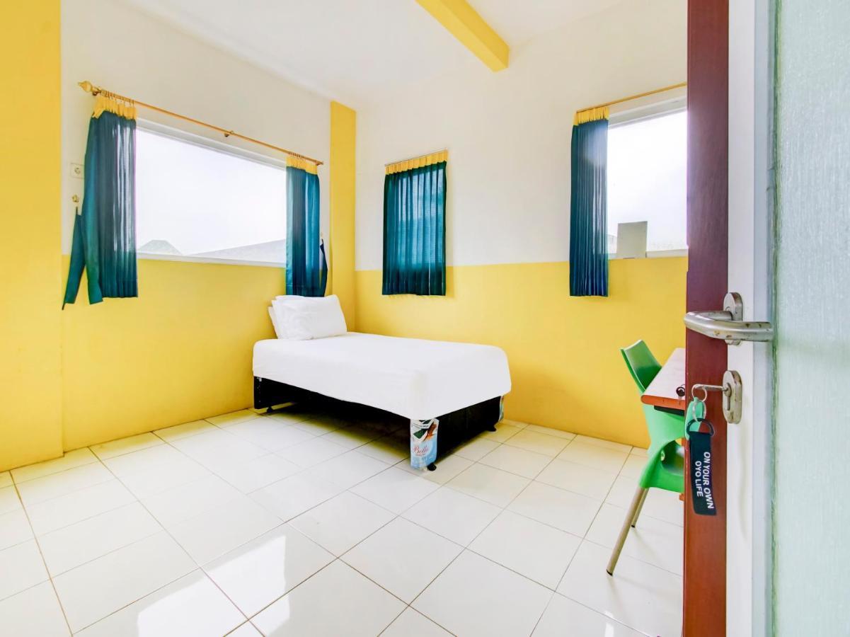Oyo Life 3103 Opo Homestay & Kost Malang Dış mekan fotoğraf