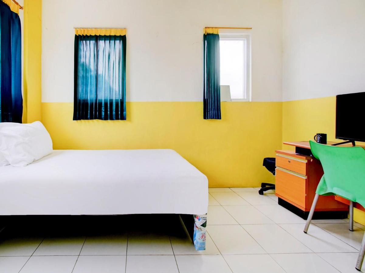 Oyo Life 3103 Opo Homestay & Kost Malang Dış mekan fotoğraf
