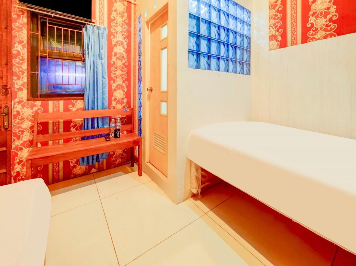 Oyo Life 3103 Opo Homestay & Kost Malang Dış mekan fotoğraf